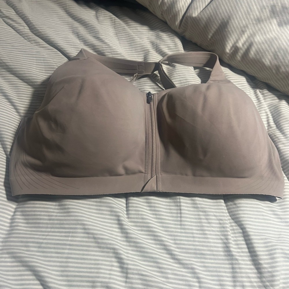 Victoria's Secret Front Zip Women's Tan Sports Bra 40F DDD 3D
